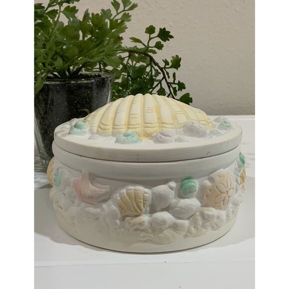 Vtg Pastel Seashell Starfish Round Ceramic Trinket Box Dish W Lid Coastal Decor - Picture 1 of 7